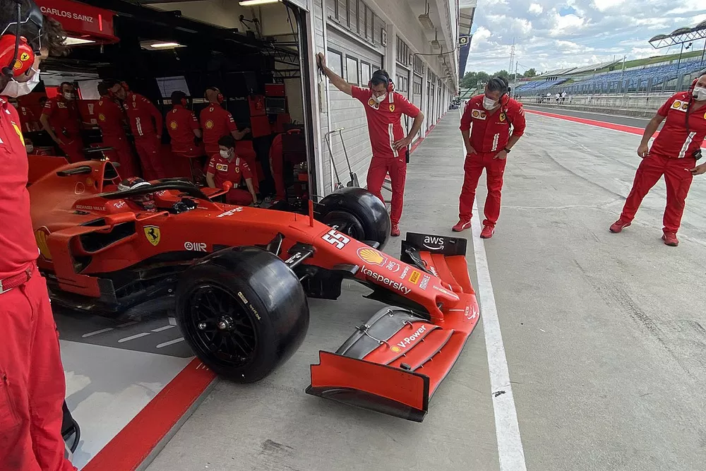 Carlos Sainz Jr., Ferrari con Pirelli 2022 de 18 pulgadas