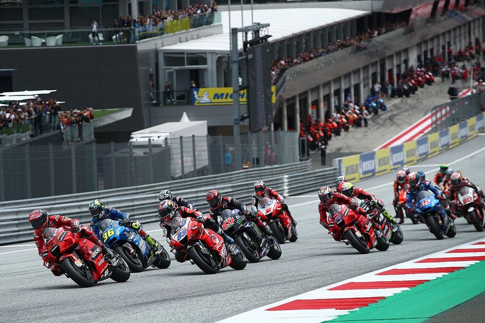 Francesco Bagnaia, Ducati Team, lidera en la salida