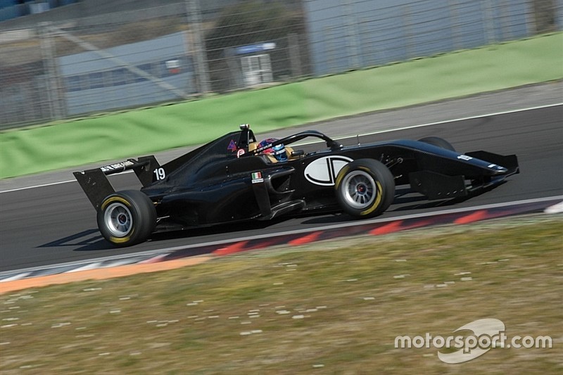 Cinque team in pista a Vallelunga con le vetture della Formula Regional