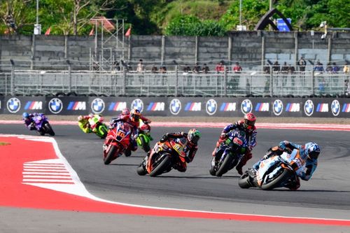 Marini y Raúl Fernández se acusan de "no ser inteligentes" en su batalla en Mandalika