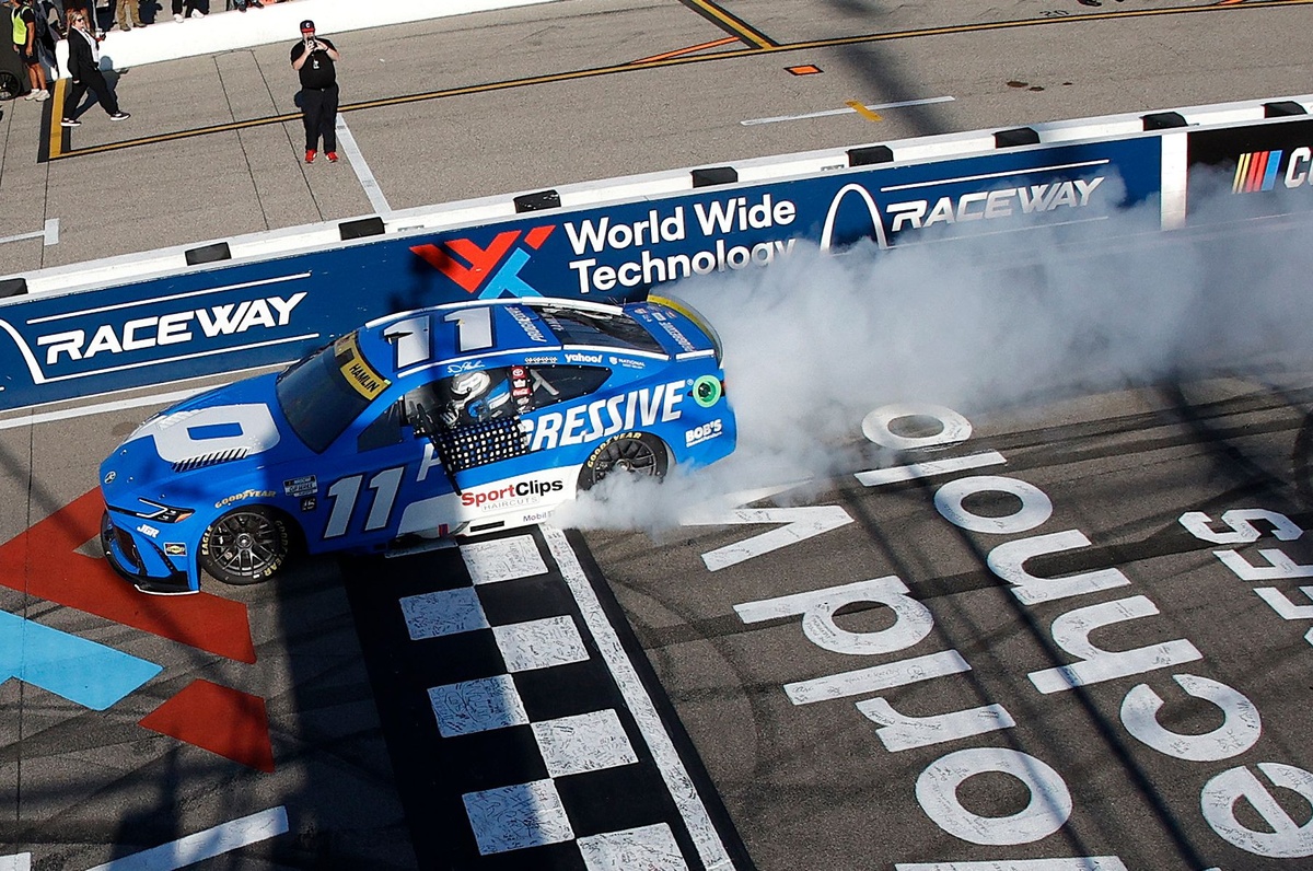 NASCAR Cup: Denny Hamlin triunfa em Gateway; Motorsport.com transmitiu etapa