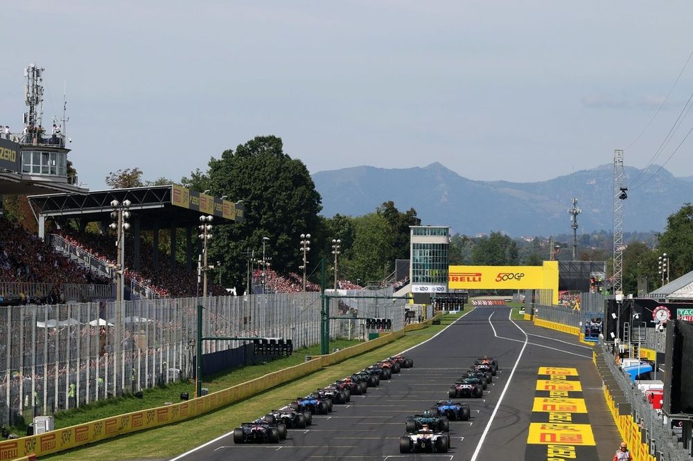 Los coches en la parrilla de Monza antes de la carrera