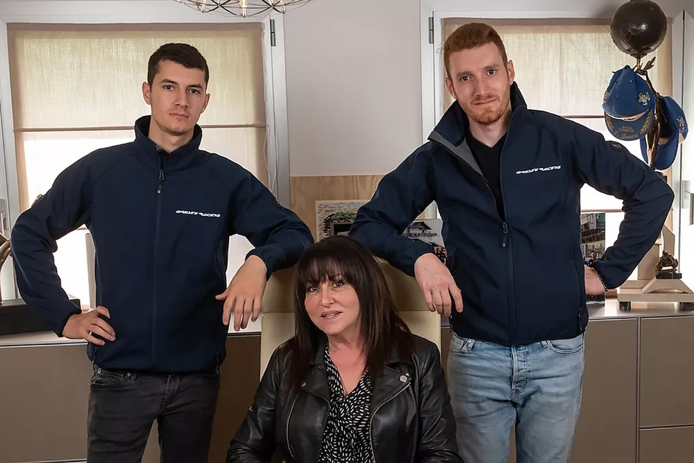 Nadia Padovani, propietaria de Gresini Racing, con sus hijos Lorenzo y Luca