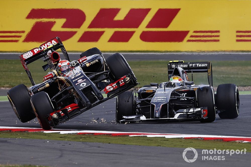 Pastor Maldonado, Lotus F1 en Esteban Gutierrez, Sauber C33 Ferrari raken elkaar op de baan