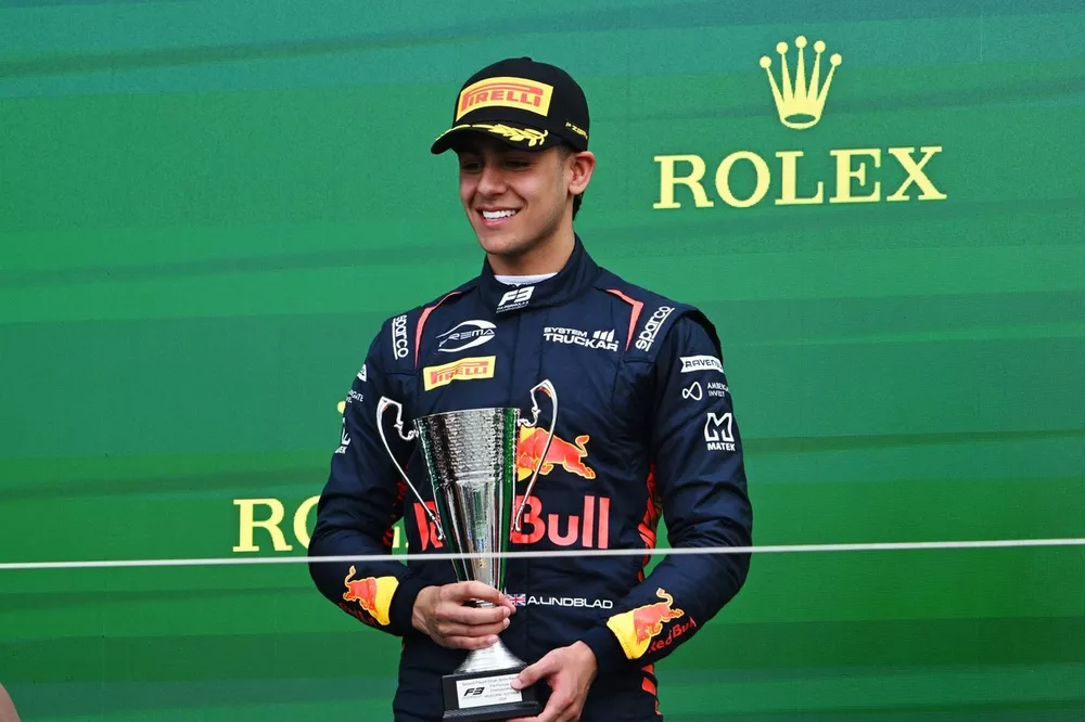 Arvid Lindblad, Prema Racing, 2a posizione, sul podio 