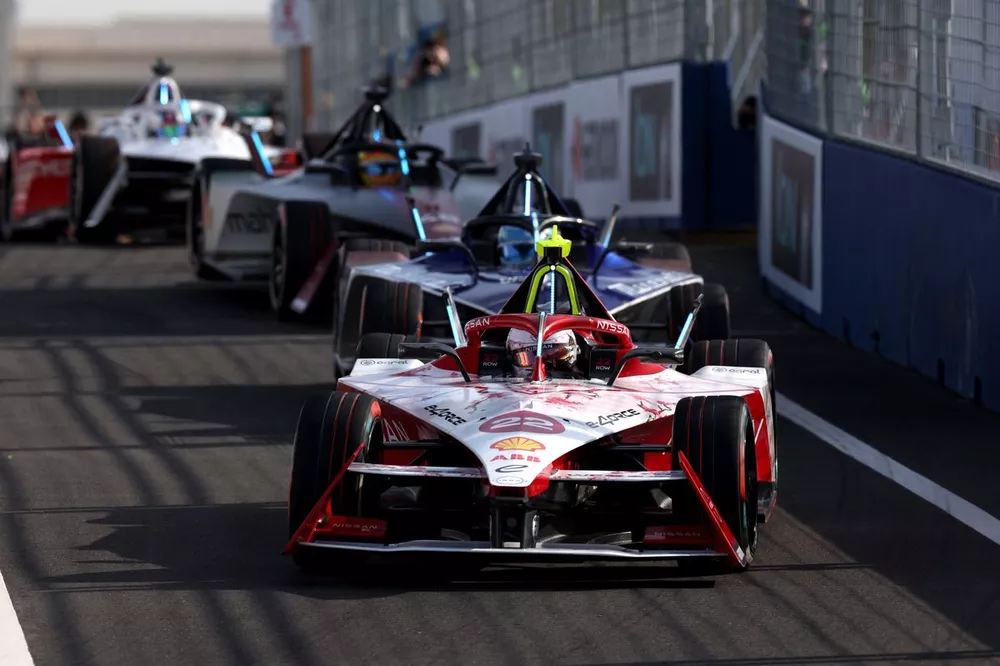 Oliver Rowland, Nissan Formula E Team, Nissan e-4ORCE 04, Maximilian Gunther, Maserati Racing, Maserati Tipo Folgore