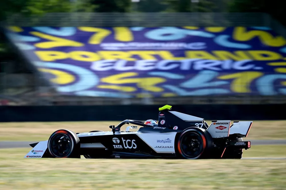 Nick Cassidy, Jaguar TCS Racing, Jaguar I-TYPE 6 