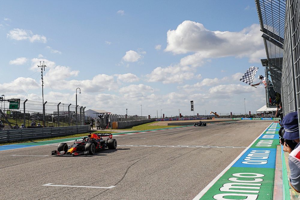 Max Verstappen, Red Bull Racing RB16B, 1st position, takes the chequered flag