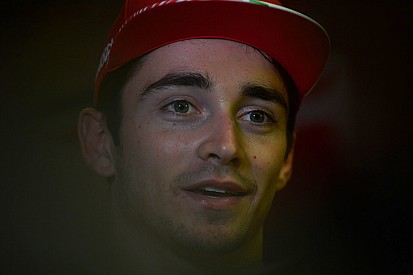 Ericsson espera que Leclerc “chute alguns traseiros” na Ferrari