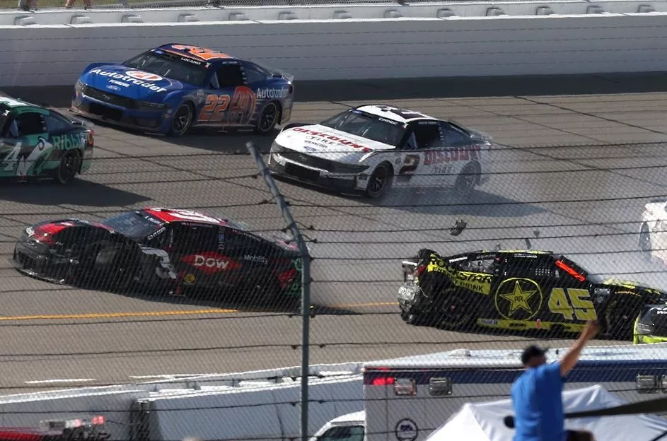 Austin Dillon, Richard Childress Racing, Tyler Reddick, 23XI Racing, Denny Hamlin, Joe Gibbs Racing