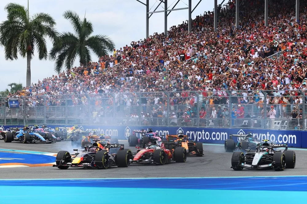 Charles Leclerc, Ferrari, Max Verstappen, Red Bull Racing, Andrea Kimi Antonelli, Mercedes