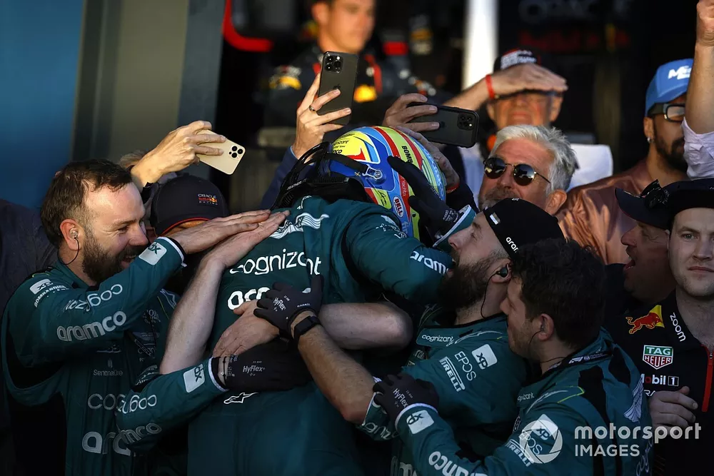 Fernando Alonso, Aston Martin F1 Team, 3rd position, celebrates with his team in Parc Ferme