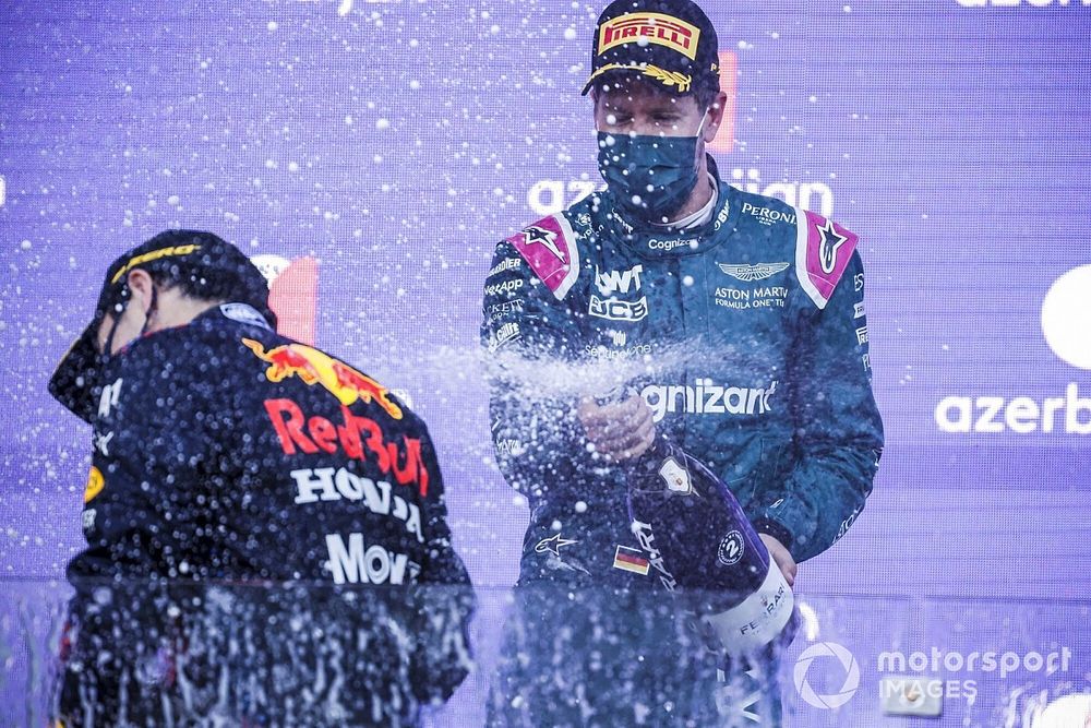 Podio: segundo lugar Sebastian Vettel, Aston Martin