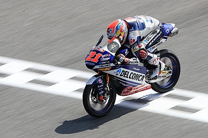 Moto3, Buriram, Libere 3: Di Giannantonio vola, ancora indietro Martin