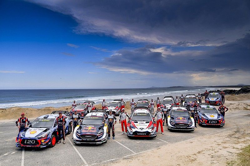 Drivers group photo - end of season