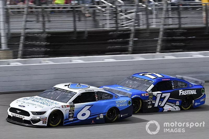  Ryan Newman, Roush Fenway Racing, Ford Mustang Wyndham Rewards and  Ricky Stenhouse Jr., Roush Fenway Racing, Ford Mustang Fastenal
