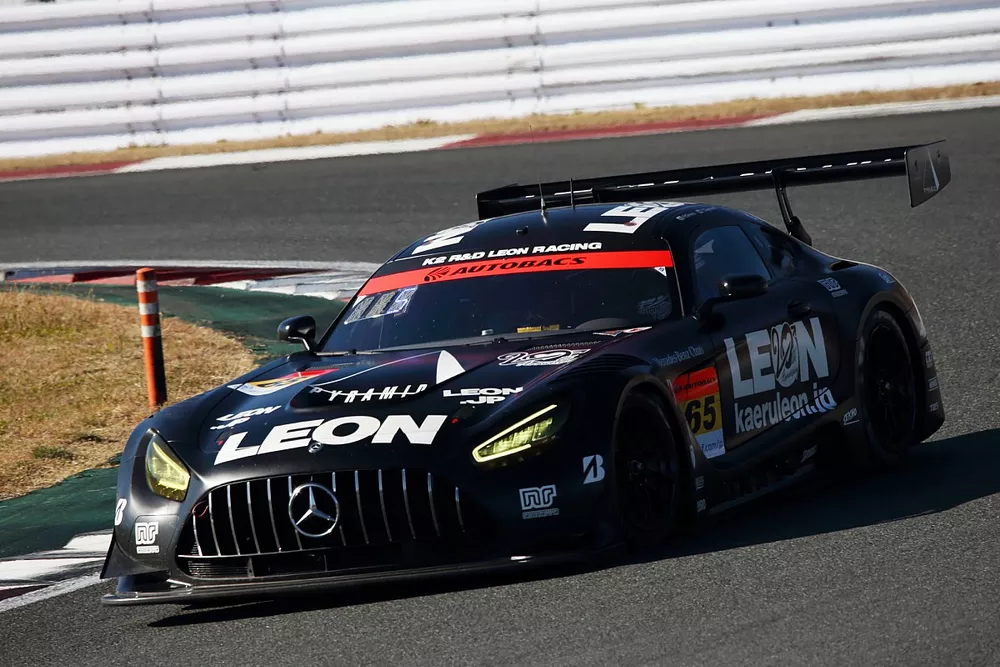 #65 LEON PYRAMID AMG