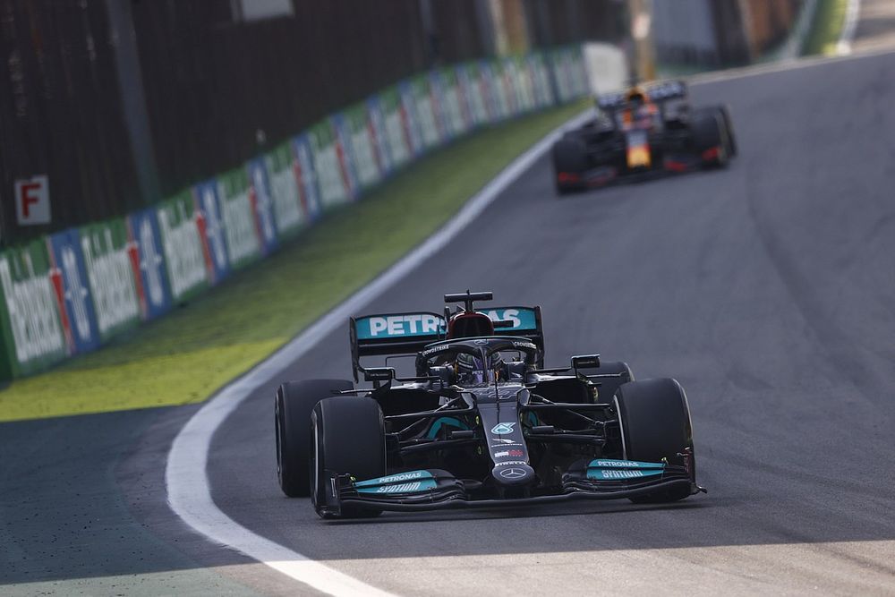 Lewis Hamilton, Mercedes W12, Max Verstappen, Red Bull Racing RB16B