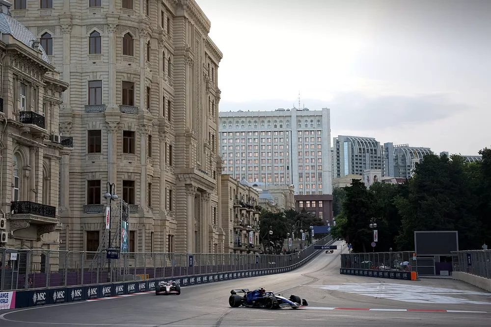 Nicholas Latifi, Williams FW44, Kevin Magnussen, Haas VF-22