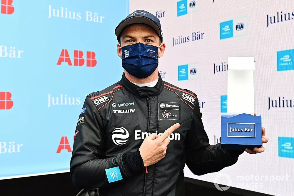 صاحب قطب الانطلاق الأوذل نيك كاسيدي، فيرجن
