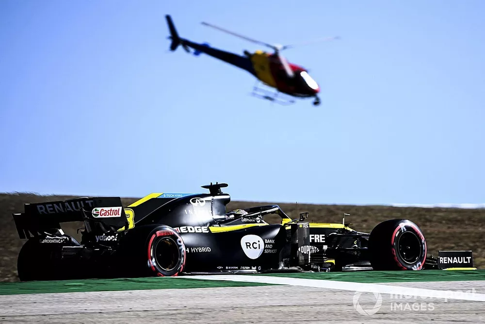 Daniel Ricciardo, Renault F1 Team R.S.20, passes the Airbus H125 camera helicopter