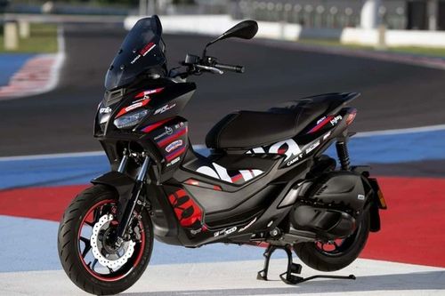 Este scooter de Aprilia luce una decoraci&oacute;n de MotoGP