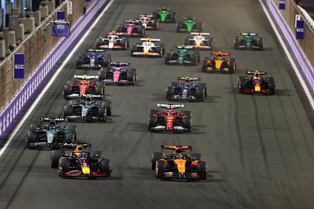 Oscar Piastri, McLaren, Max Verstappen, Red Bull Racing, George Russell, Mercedes