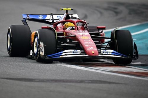 "Não é um bom trabalho de equipe" e “Quer que o deixe passar?”: as frases de Hamilton nas 'tretas' com Ferrari via rádio