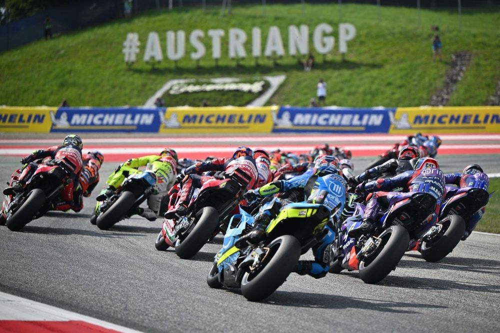 Riders take the start of the sprint race