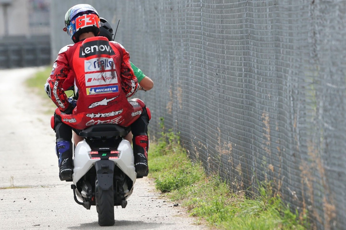 MotoGP | Bagnaia diserta le interviste per una lunga riunione con gli ingegneri