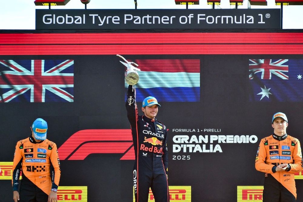 Lando Norris, McLaren, Oscar Piastri, McLaren, Max Verstappen, Red Bull Racing