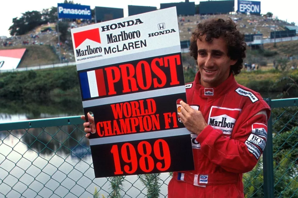 Alain Prost déclaré temporairement Champion du monde, alors que McLaren annonce son intention de faire appel de la disqualification d'Ayrton Senna