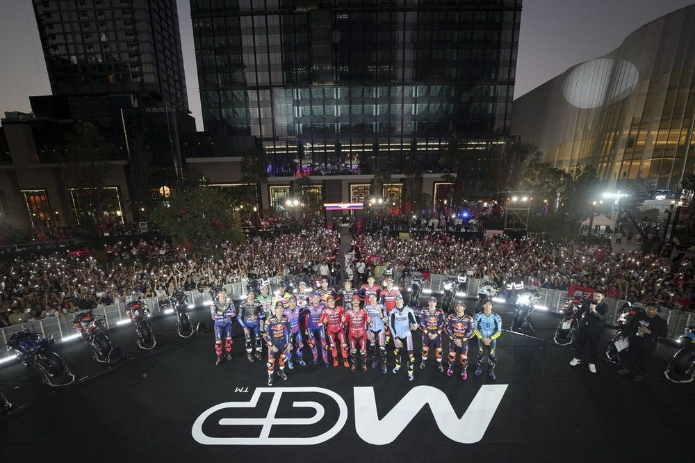 Foto de grupo de los pilotos de MotoGP 2025