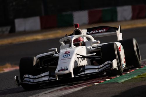 Makino lidera las pruebas de la Súper Fórmula en Suzuka con Fenestraz y Correa