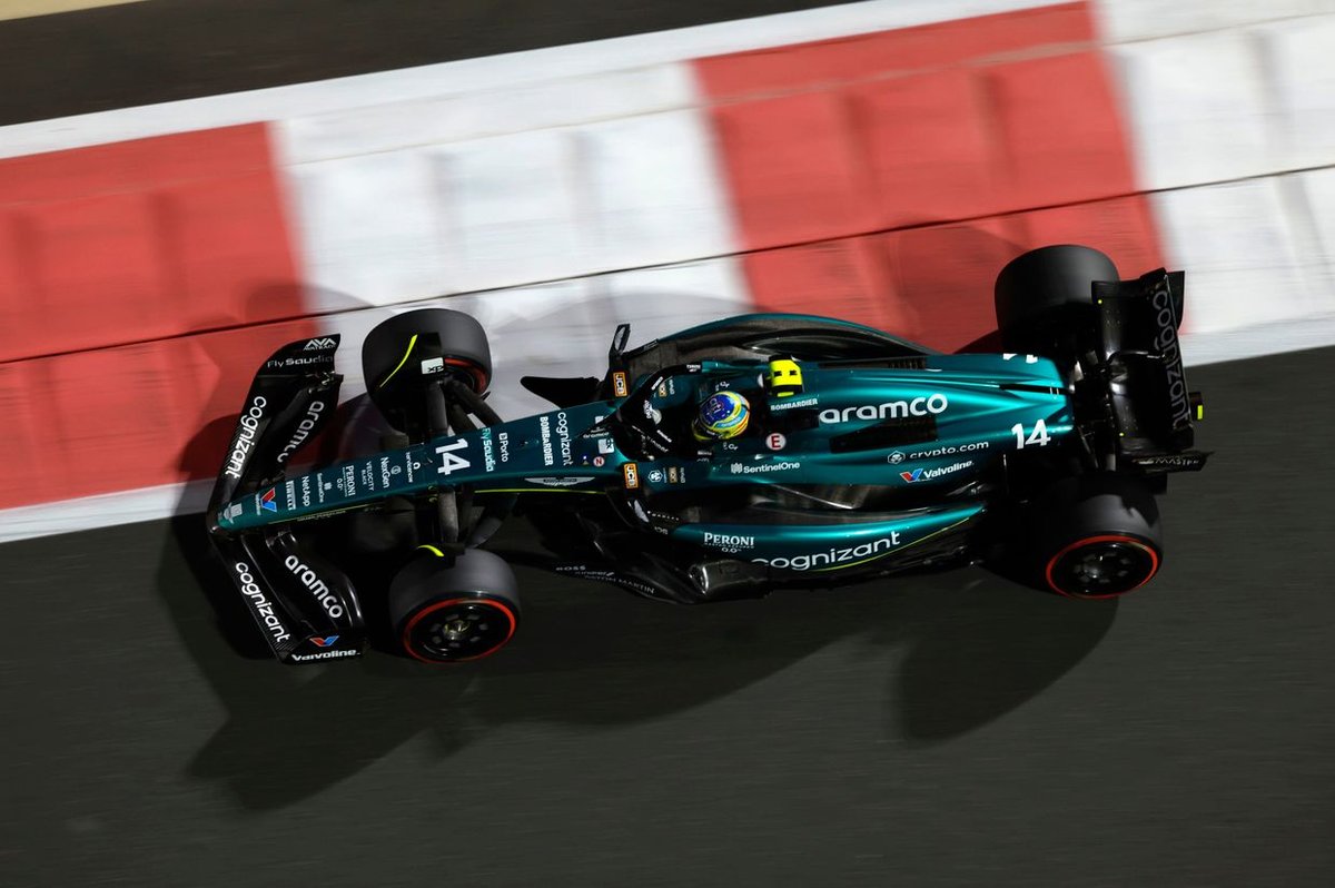 F1 アストンマーティン 実車 ボディ パーツ 本物 アロンソ HONDAホンダ fernando-alonso-aston-martin-a.jpg