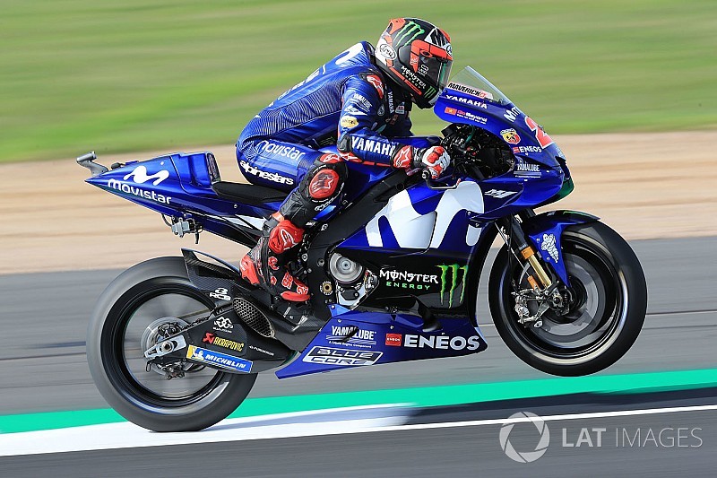Yamaha scoort 1-2 in eerste training Britse GP, valpartij Marquez