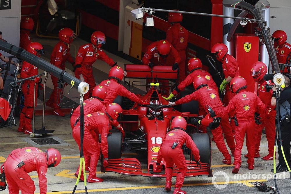 Charles Leclerc, Ferrari SF1000, torna in garage