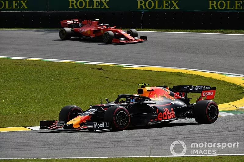 Alexander Albon, Red Bull RB15, en Charles Leclerc, Ferrari SF90