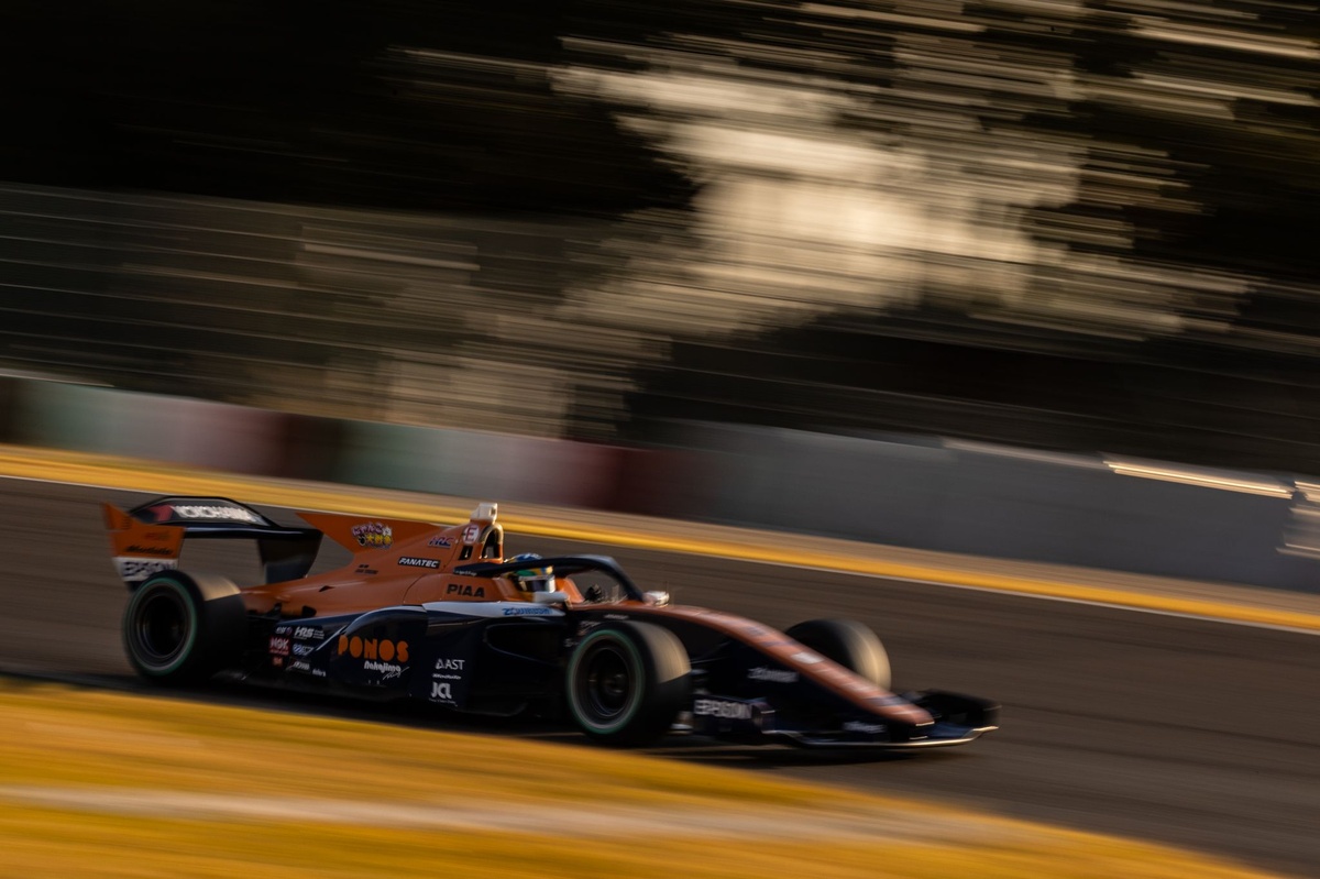 1/10 フォーミュラ即走行可 王座決するスーパーフォーミュラ最終ラウンドが開幕。タイトル候補の