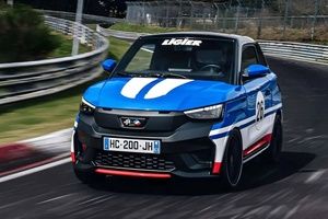 Este microcoche marca el tiempo m&aacute;s lento de la historia en N&uuml;rburgring