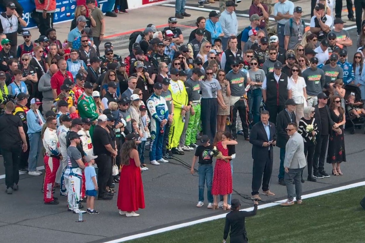 The family of Kyle Busch attending Coke 600, honored in heart-wrenching moment
