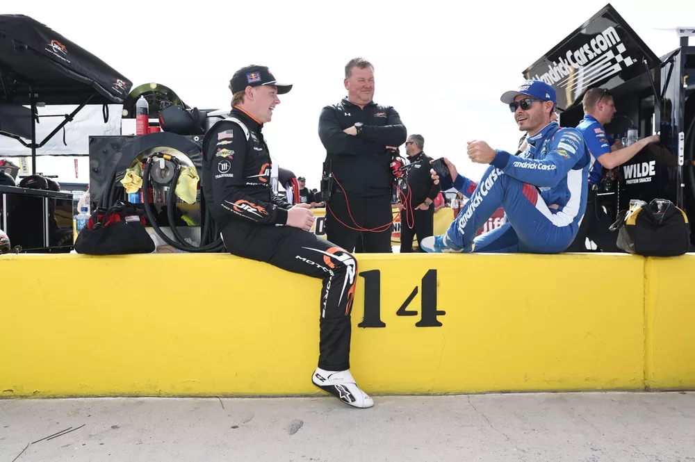 Connor Zilisch y Kyle Larson