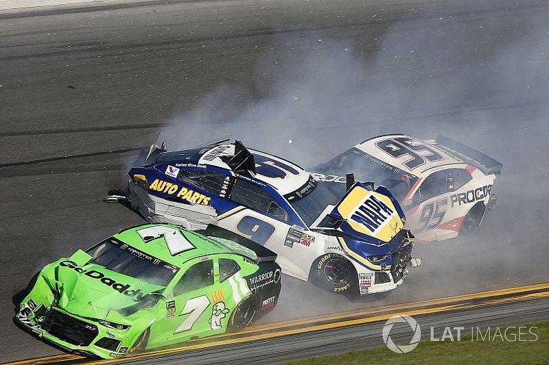 Chase Elliott, Hendrick Motorsports Chevrolet Camaro Kasey Kahne, Leavine Family Racing Chevrolet Camaro