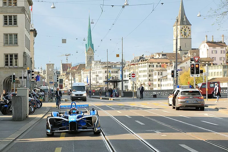 Sébastien Buemi in den Strassen von Zürich