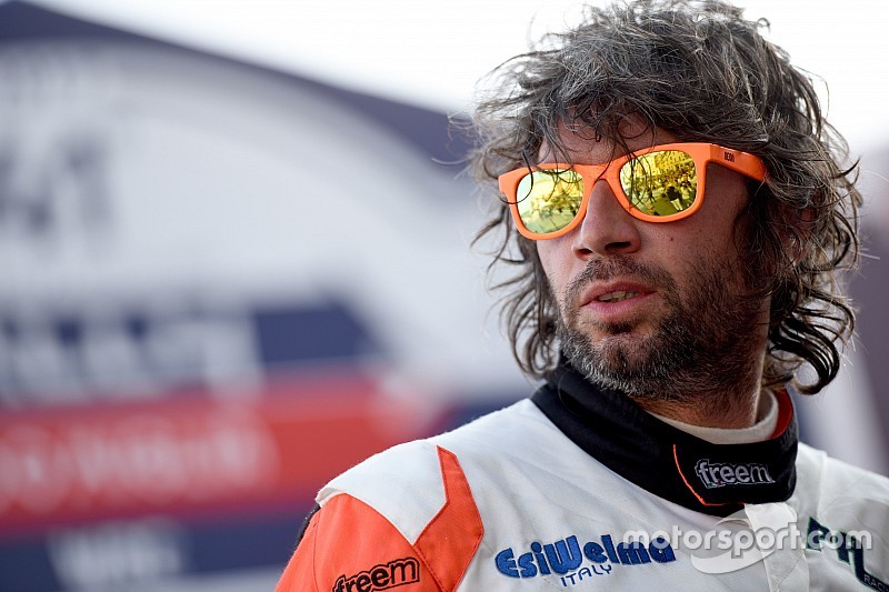 Brutto episodio al Monza Rally Show: Perico mette le mani in faccia a Pirollo!