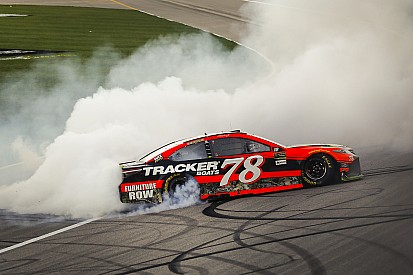 NASCAR: Kansas-Sieg für Truex Jr., Playoff-Aus für Larson und Co.