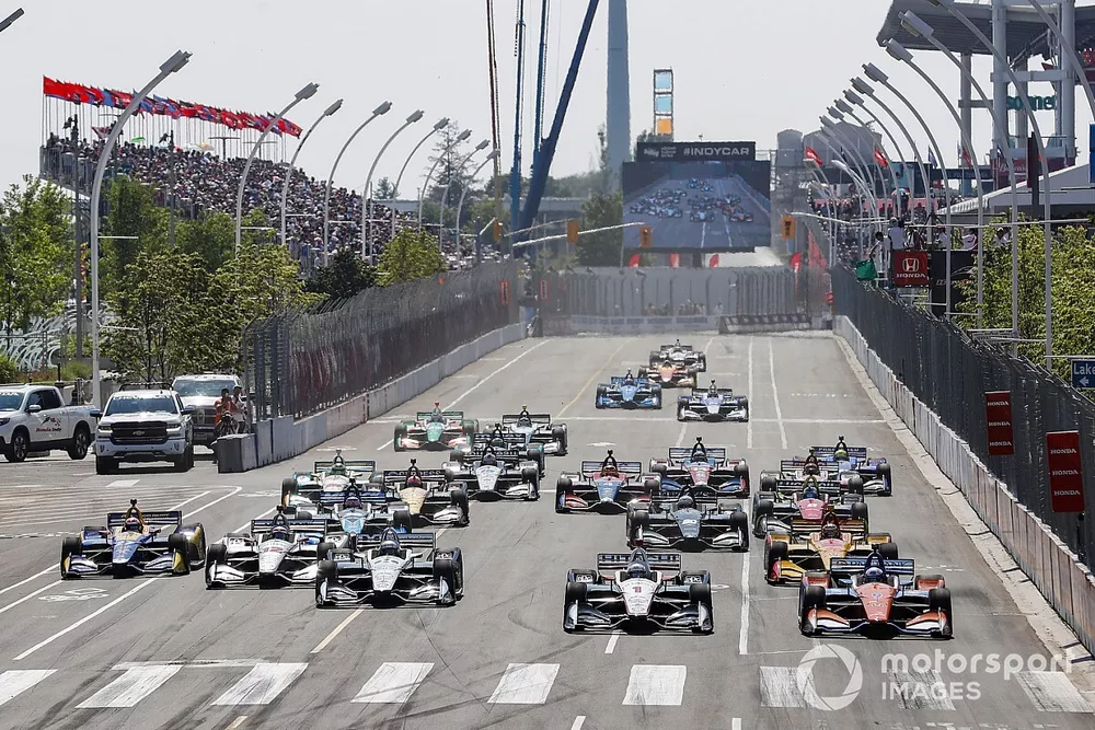 Josef Newgarden, Team Penske Chevrolet, Scott Dixon, Chip Ganassi Racing Honda m&egrave;nent au d&eacute;part