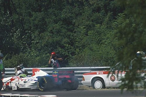 El piloto que fue atropellado por el coche de seguridad... &iexcl;dos veces!