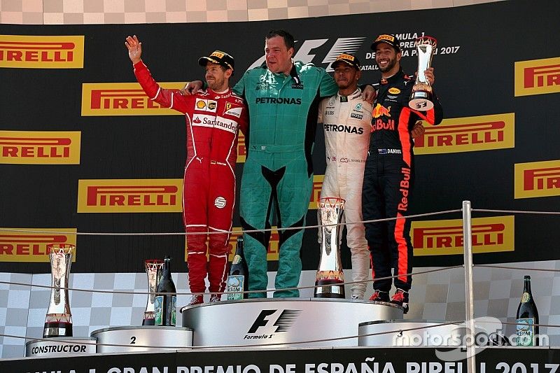 Podio: ganador de la carrera Lewis Hamilton, Mercedes AMG F1; Sebastian Vettel, Ferrari el segundo l