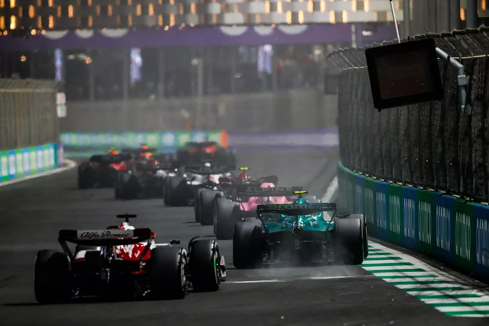 Fernando Alonso, Alpine A522, Nico Hulkenberg, Aston Martin AMR22, Valtteri Bottas, Alfa Romeo C42